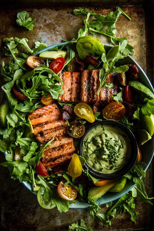 salmon-salad-avocado-rezept-salat-annalaurakummer