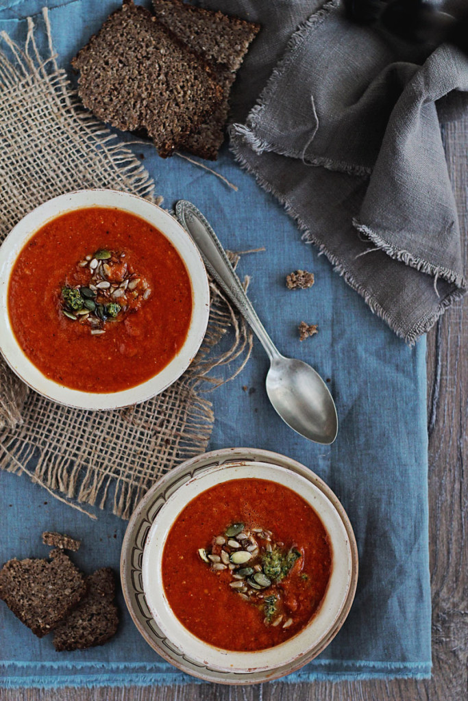 Roasted-Tomato-Bell-Pepper-Soup2-annalaurakummer