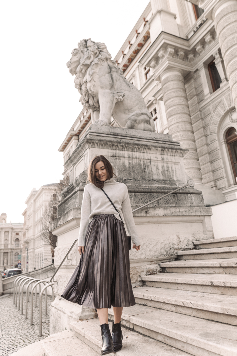 metallic pleated, midi skirt, outfit, annalaurakummer, vegan, justizpalast, wien, vienna, maximilian salzer