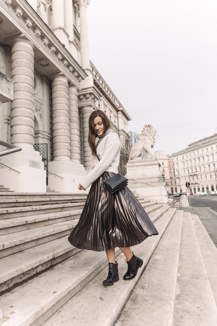 metallic pleated, midi skirt, outfit, annalaurakummer, vegan, justizpalast, wien, vienna, maximilian salzer