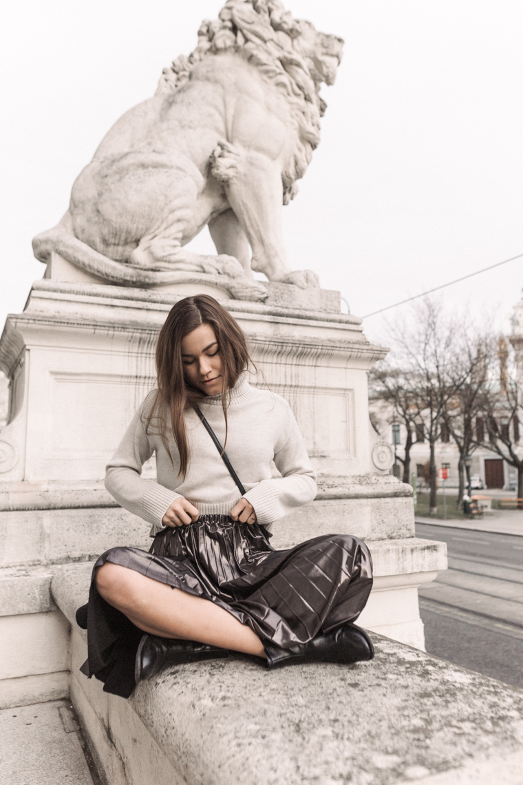 metallic pleated, midi skirt, outfit, annalaurakummer, vegan, justizpalast, wien, vienna, maximilian salzer