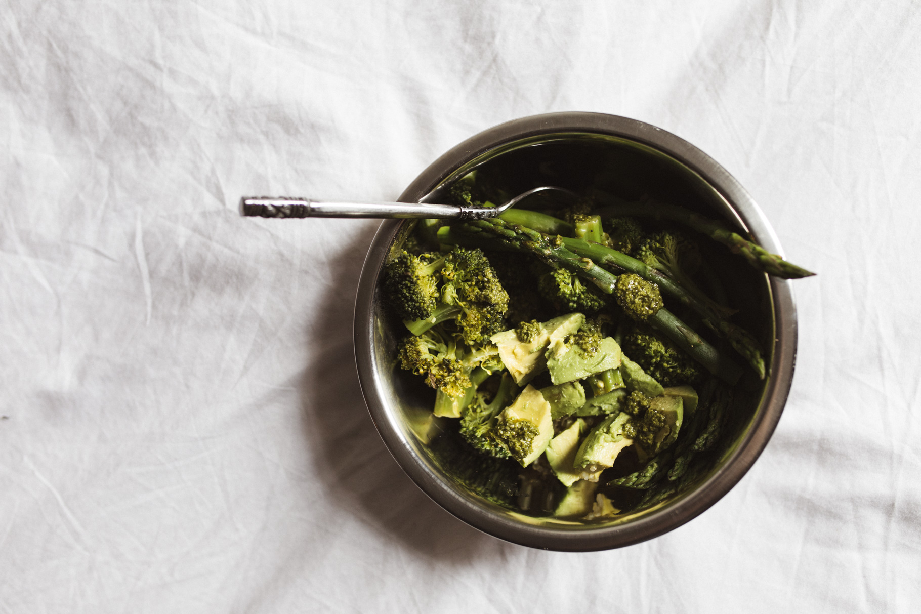 Gesunde Brokkoli & Spargel Lunch Bowl